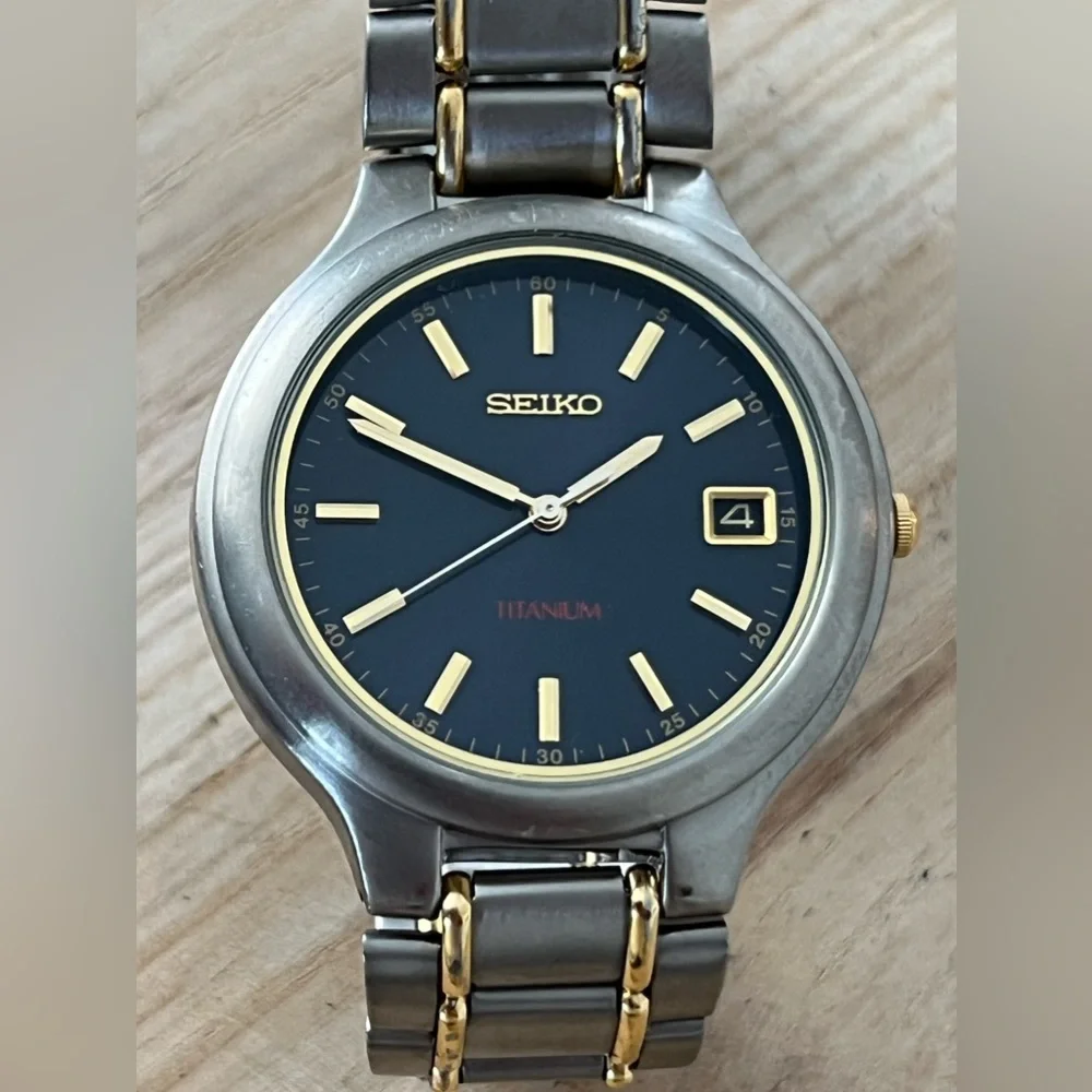 Seiko Titanium Rare Vintage Men’s Watch Two-Tone Titanium Bracelet Blue Dial